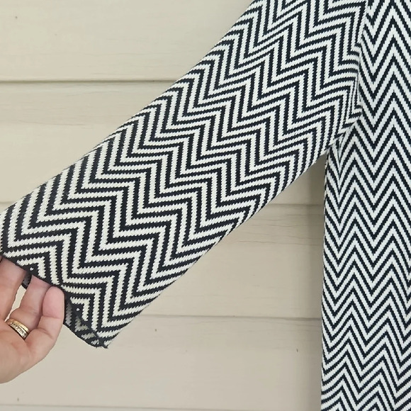 Joe Fresh Black and White Chevron Zigzag Sweater - Picture 4 of 6